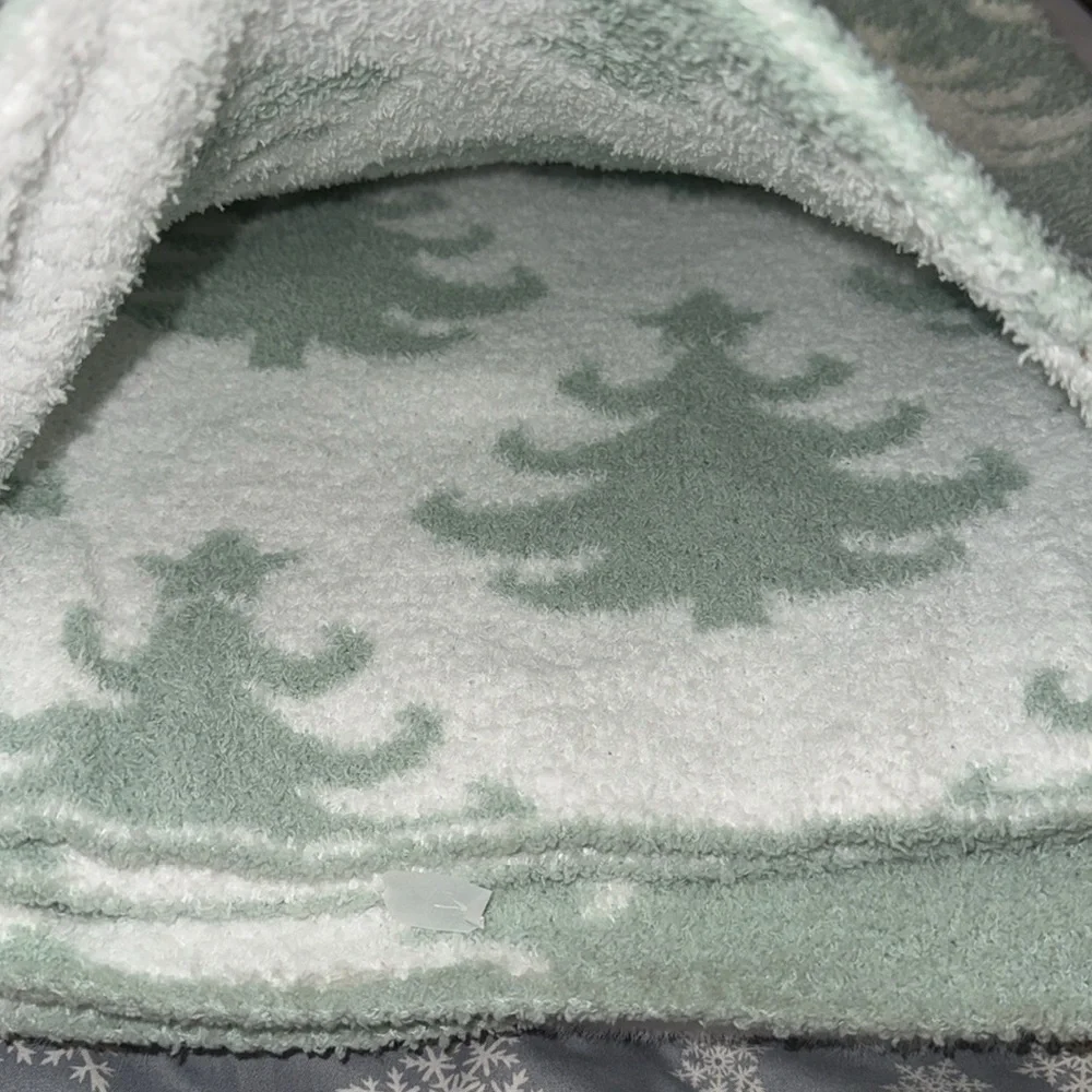 Christmas teal Christmas tree extra cozy feather knit throw 🎄🎄